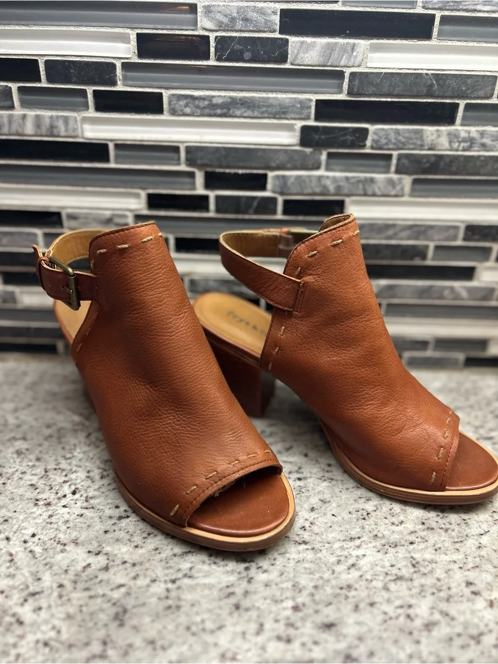 Frye & Co Women's chestnut brown Leather Open-Toe Block Heel Sandal size 8